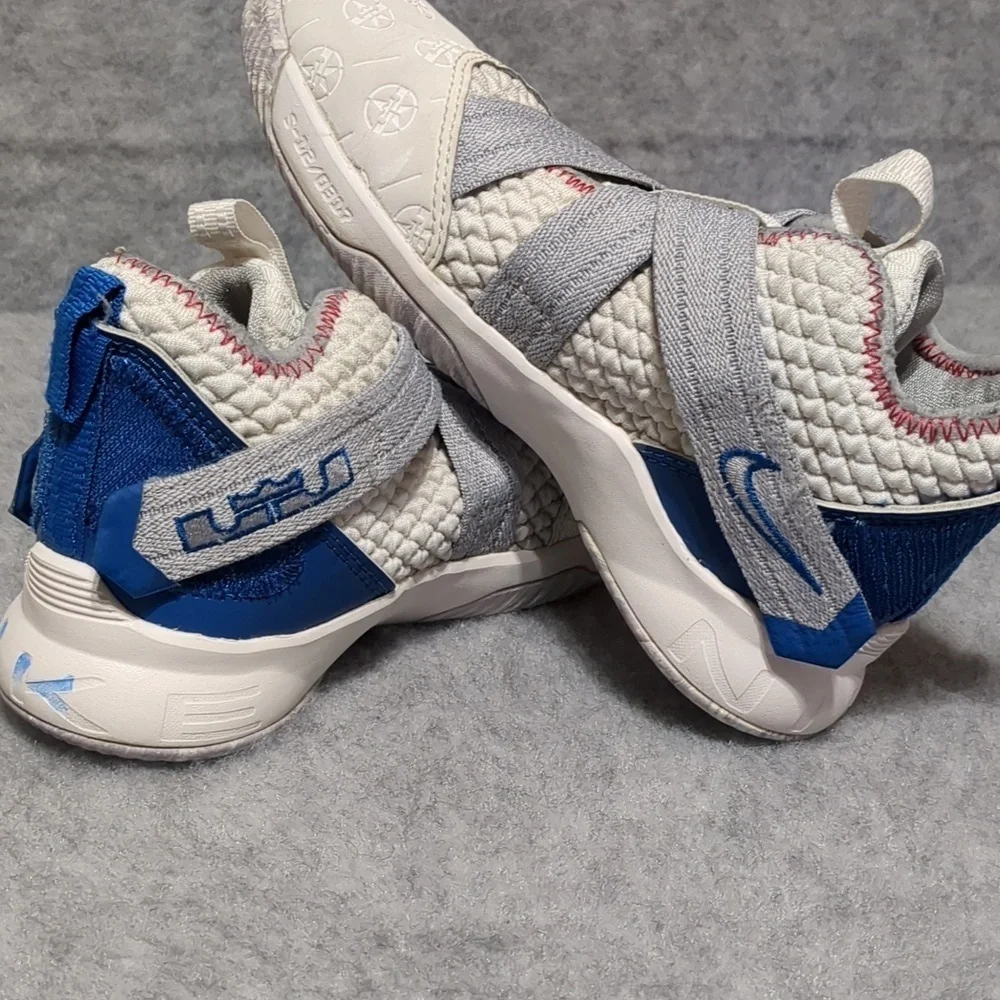Nike lebron soldier